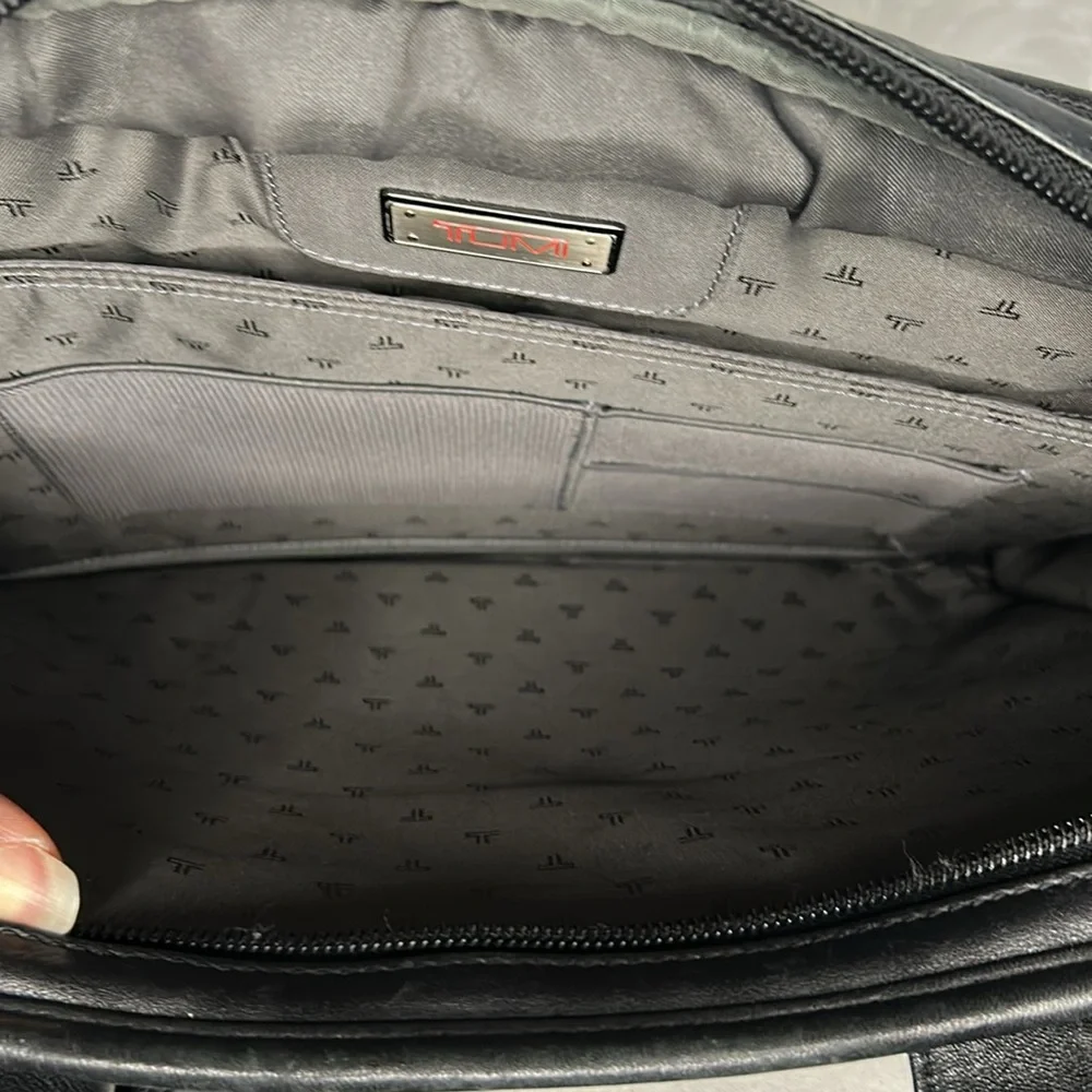 TUMI Rare black Alpha leather laptop briefcase messenger bag. Detach straps.